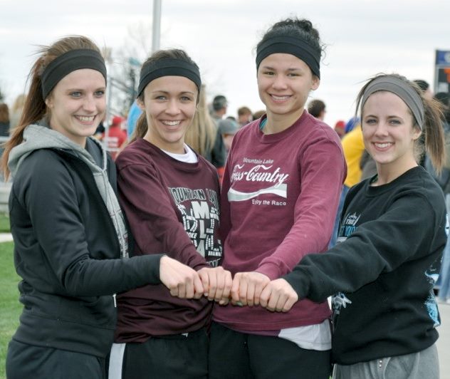 girls relay at howard wood