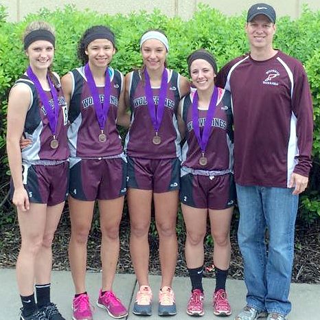 Falk, Jahnke, Soutthivong and Hildebrandt ran to a seventh-place finish in the 4 x 200 with a time of 1:48.28