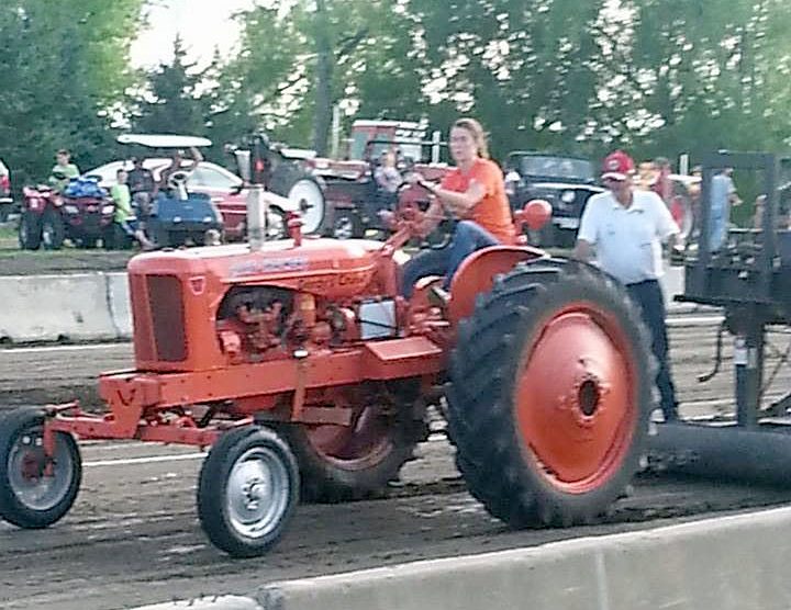 alyssa nesmoe tractor pull