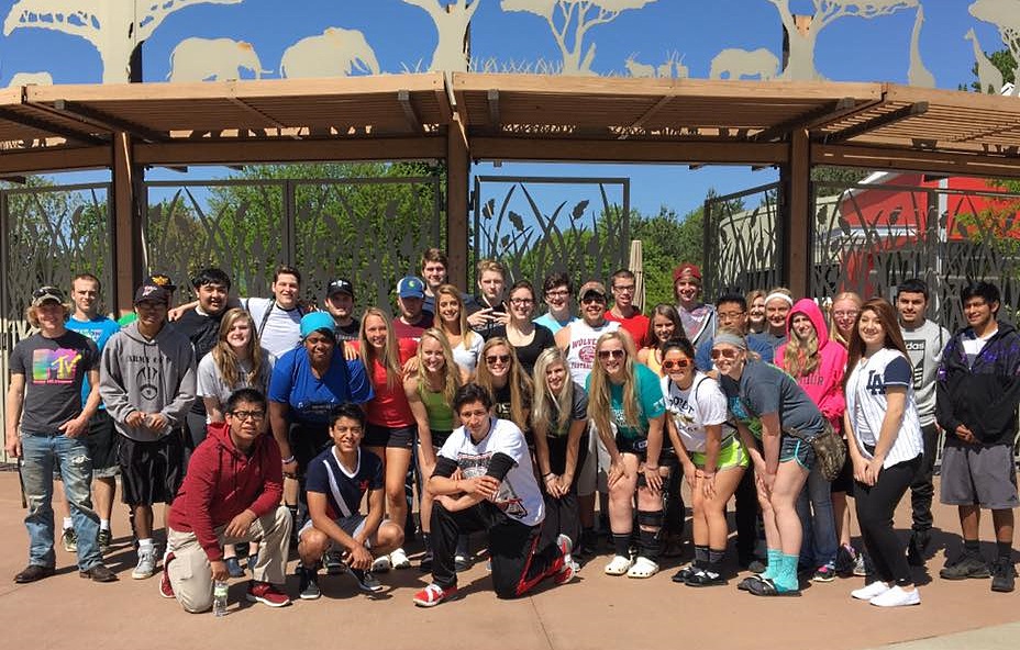 2016 mlhs seniors at great plains zoo