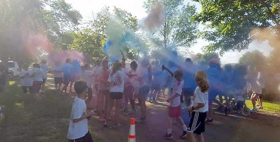 sizzler start of color fun runwalk